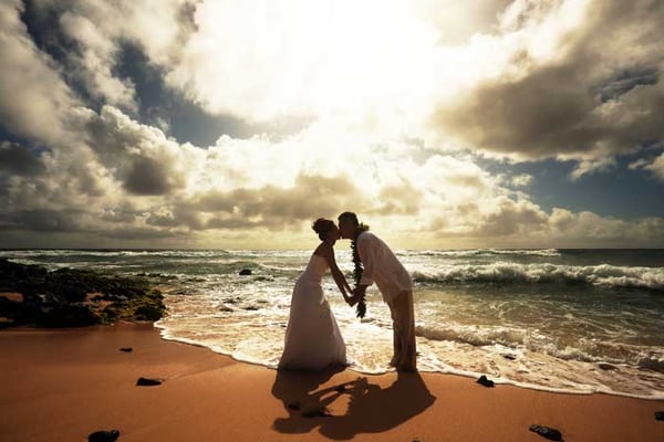hawaii elope eloping elopement packages couple locations tips