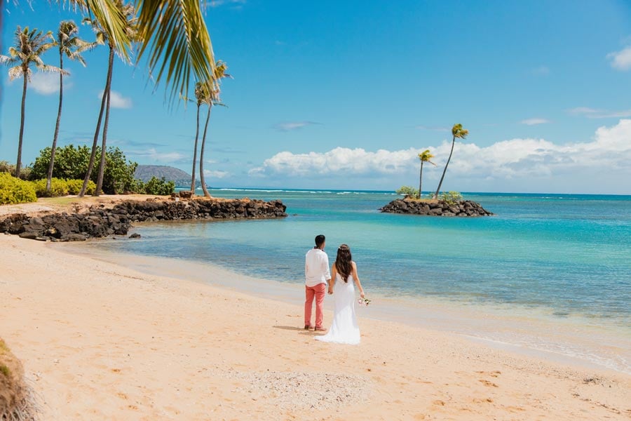 Elopement couple at Waialae Beach, Oahu, Hawaii