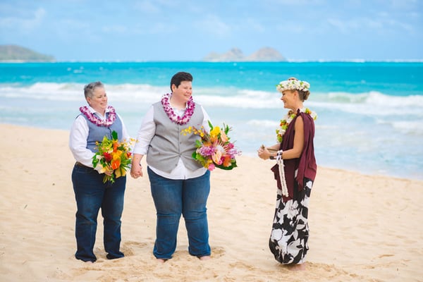 Hawaii-same-sex-beach-wedding