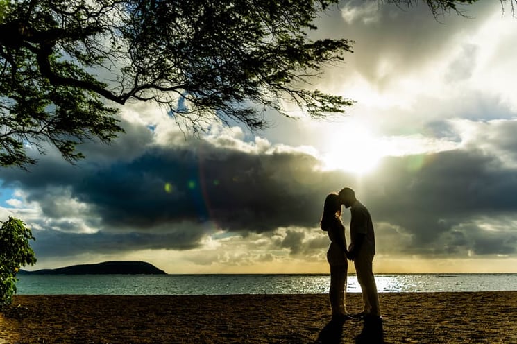 Hawaii-wedding-couple-posing-after-rain (1)