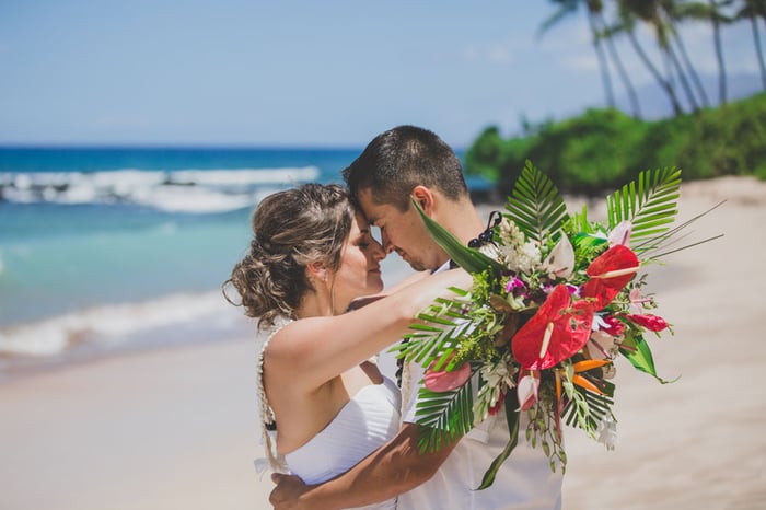 Hawaii beach wedding couple