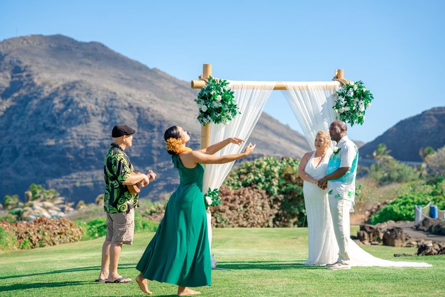 Moana Gardens Hawaii Wedding 21