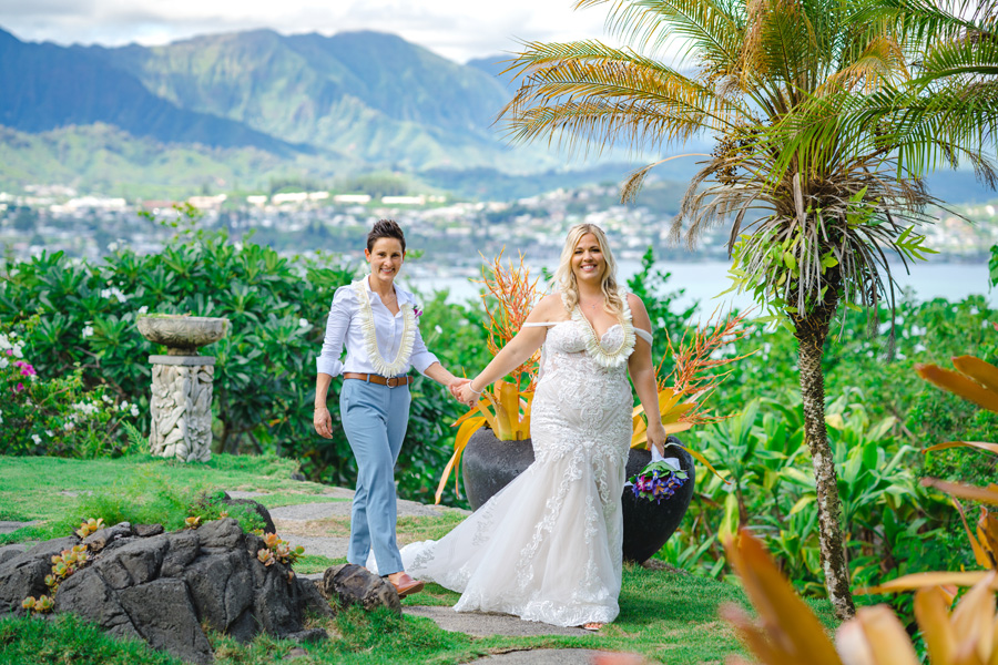 lesbian couples getting married in hawaii