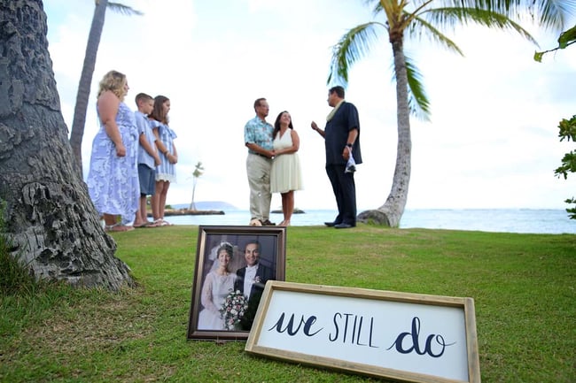 Small vow renewal ceremony in Hawaii