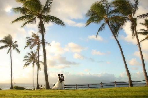 Elopement couple in Maui