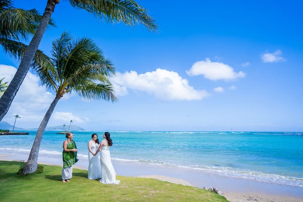 Same-Sex-wedding---Waialae-Beach,-Hawaii