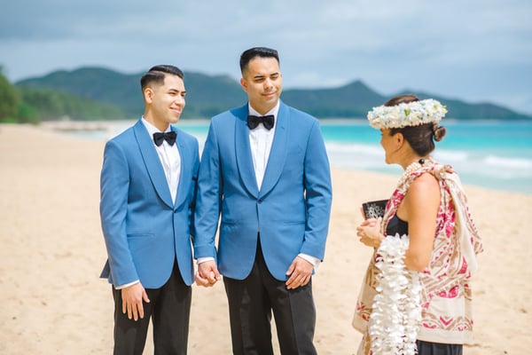 Same-sex-Hawaii-wedding-ceremony