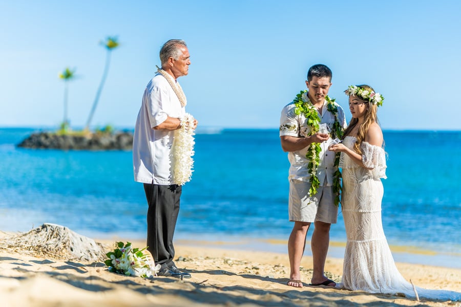 An elopement ceremony on a beach in Hawaii