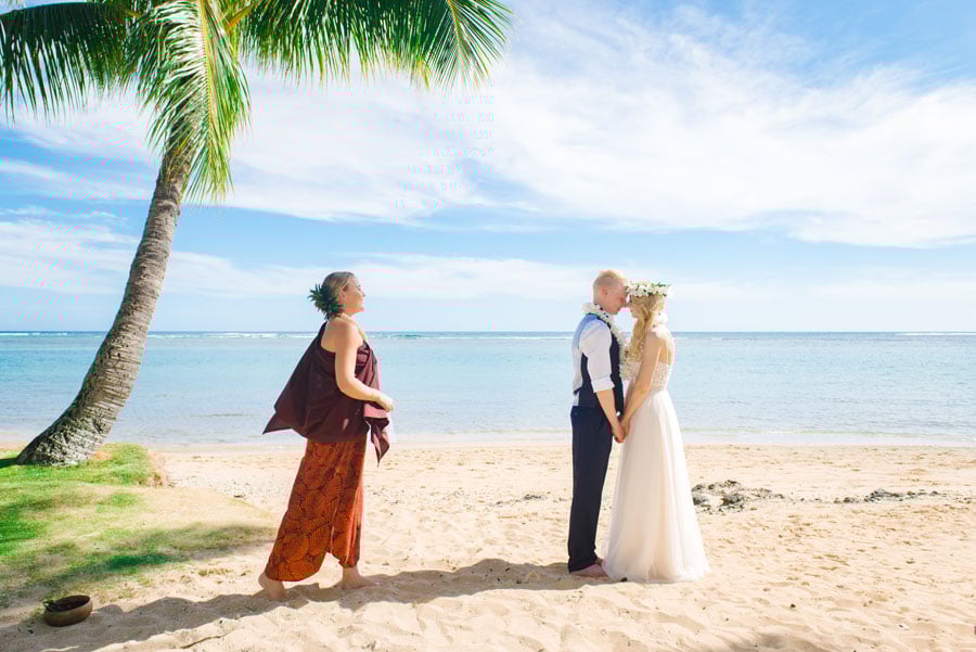 Waialae-Beach-Hawaii-Wedding-Ceremony-02-20