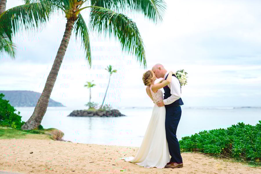 Waialae-Beach-Wedding-Couple-3455