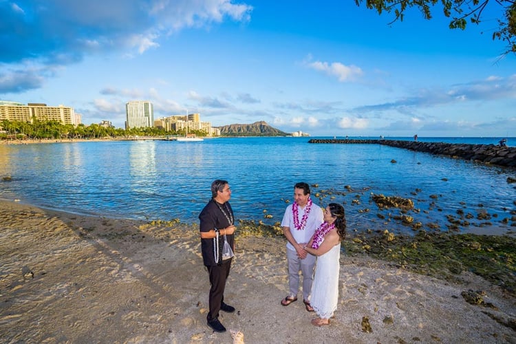 Waikiki-Beach-Wedding-Ceremony