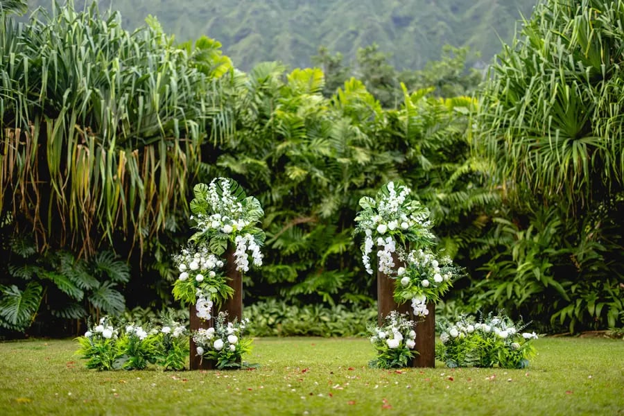 Wild-Blooms-Wedding-Aisle