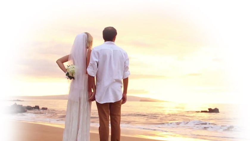 Newlywed couple on a beach in Hawaii