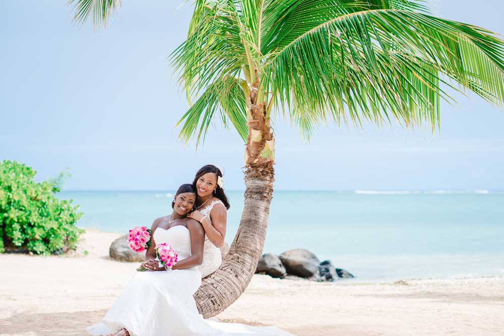 Couple-at-Waialae-Beach-Wedding-LocationHawaii--4599