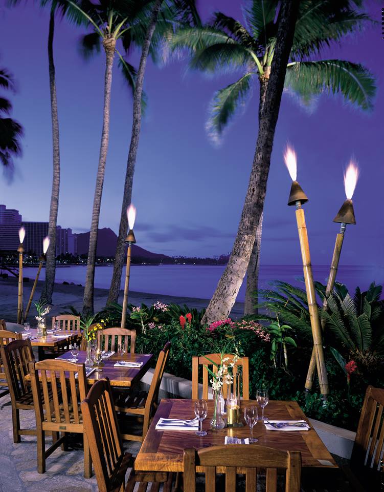 Duke's Waikiki Outdoor Tables